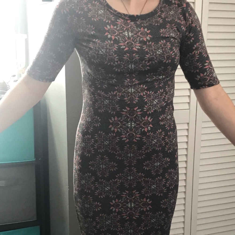 Form fitting dress - Picture 2 of 2